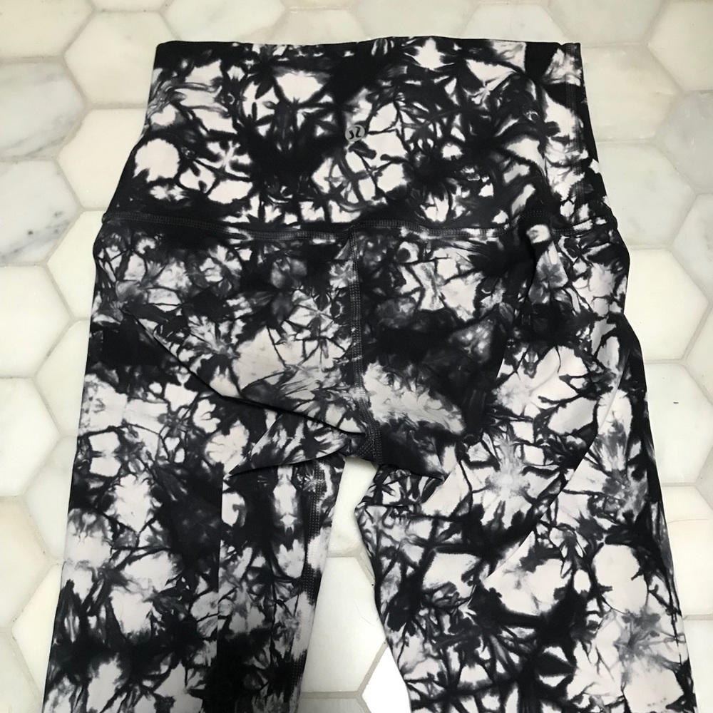 Lululemon Wunder Under Shirobi High Rise sz 4